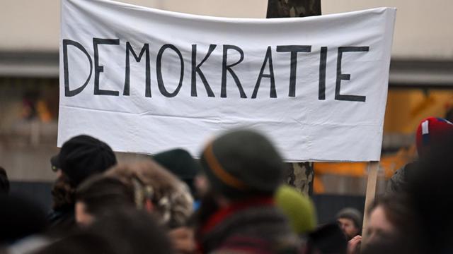 Gesellschaft: Demokratie in Hessen: Neue Wege gegen wachsende Sorgen