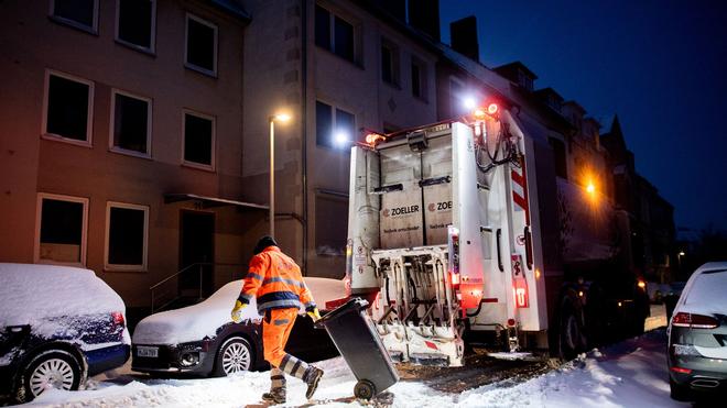 Winterwetter: Das Winterwetter macht auch die Arbeit der Müllabfuhr schwierig. (Symbolbild)