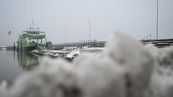 Folgen des Winterwetters: Wegen des erwarteten Wintersturms fallen viele Fährverbindungen an der Nordseeküste am Freitag aus. (Archivbild)