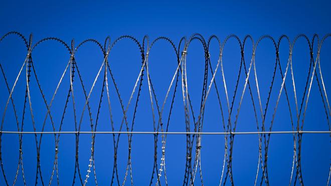 Sicherheit: Der Digitalfunk von zahlreichen Haftanstalten lässt sich mit einem geringen technischen Aufwand auch aus der Ferne abhören.