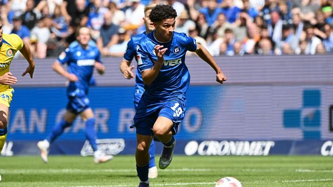 2. Fußball-Bundesliga: Louey Ben Farhat musste beim KSC zuletzt lange zuschauen. (Archivbild)