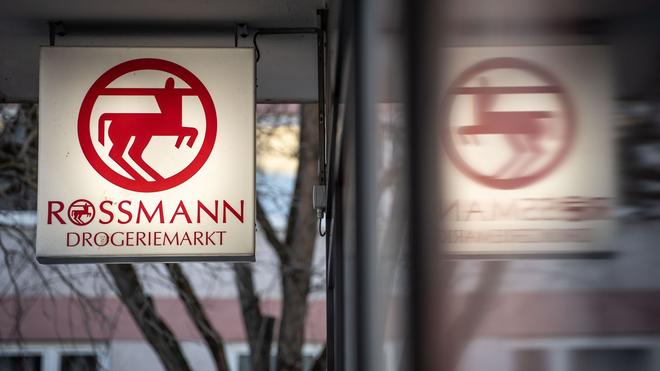 Drogeriemarktkette: Die Drogeriemarktkette Rossmann will in diesem Jahr Hunderte Filialen neu eröffnen.