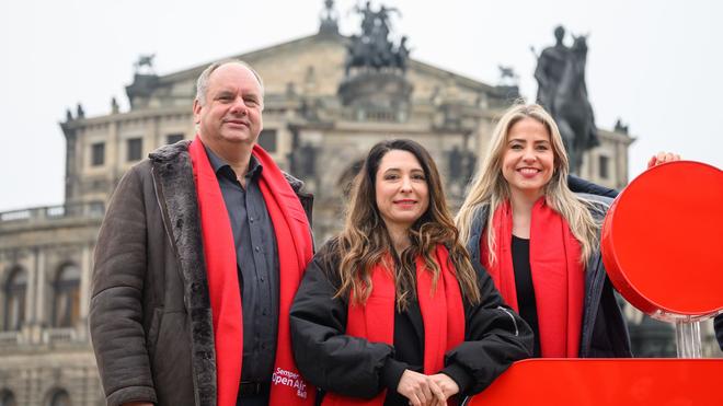 Opernball: Zum Open-air-Ball vor der Semperoper werden am 6. Februar erneut rund 10.000 Fans erwartet.