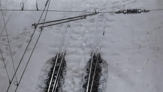 Winterwetter: S-Bahn Hamburg im Schnee:
