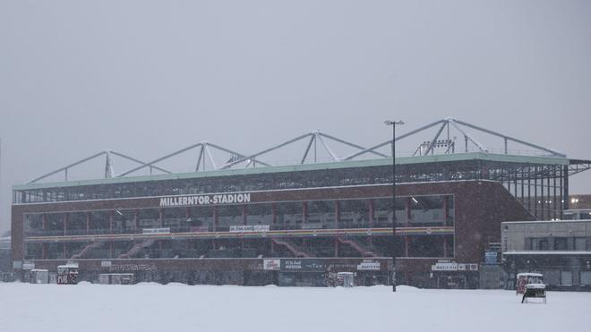 Fußball: Ob hier am Samstag gespielt werden kann? Das Millerntorstadion des FC St. Pauli