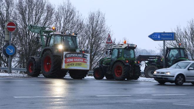 Handelsabkommen: Landwirte haben mit ihren Traktoren Straßen blockiert, um gegen das Mercosur-Abkommen zu protestieren.