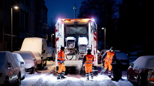 Folgen des Winterwetters: Starkes Schneetreiben – Müllabfuhr fällt vielerorts aus