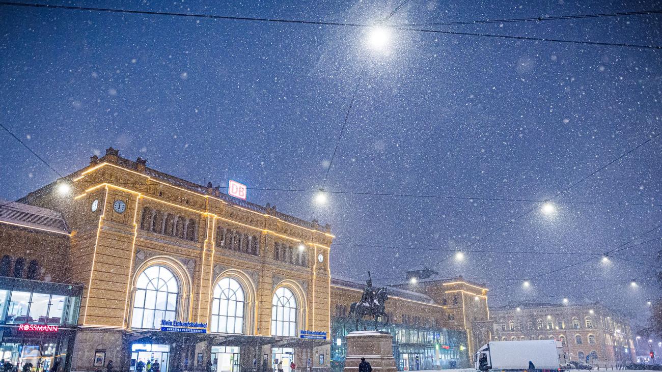 Sturmtief "Elli": S-Bahn Hannover nimmt erste Teilstrecke wieder in Betrieb