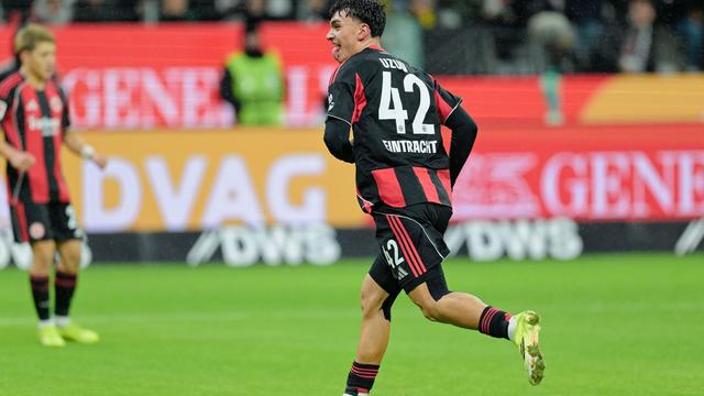 Fußball-Bundesliga: Spektakel ohne Sieger: Frankfurt gegen Dortmund 3:3