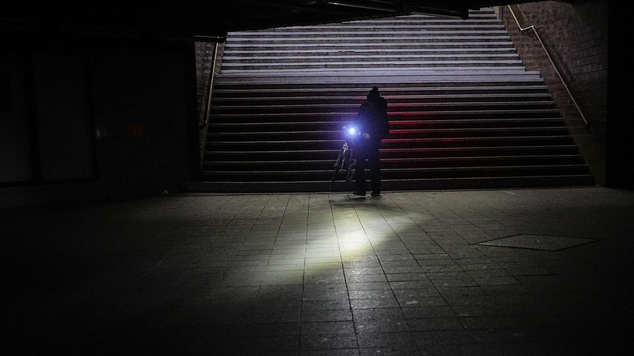 Kritische Infrastruktur: Beamtenbund warnt: Blackout wie in Berlin überall möglich