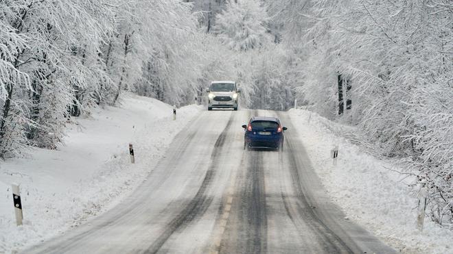 Wetter: Achtung glatt: In den kommenden Tagen kann es auf den Straßen gefährlich werden.