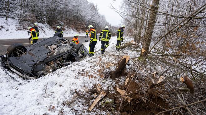 Unfall: Ob möglicherweise die Straßenverhältnisse für den Unfall gesorgt haben, ist noch unklar.