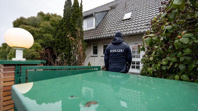 SEK-Einsatz: Laut Polizei bedrohte der 25-Jährige die Einsatzkräfte mit einer Schusswaffe und einem Messer.