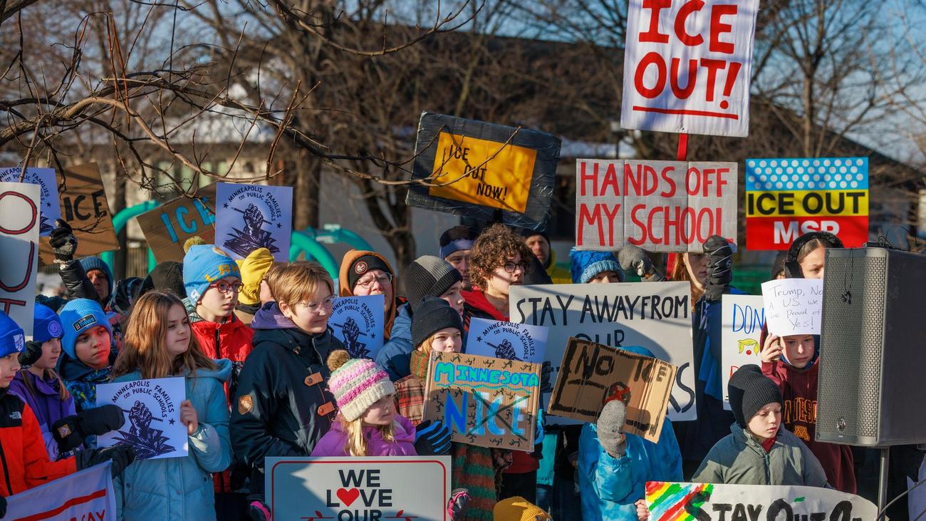 Einwanderungspolitik: Proteste nach tödlichen Schüssen in Minneapolis halten an