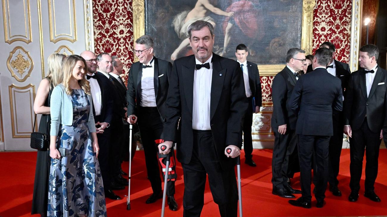 Leute: Söder mit neuen Erkenntnissen nach Hüft-OP