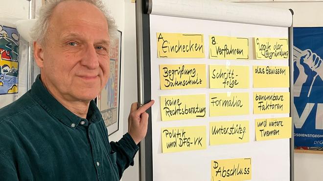 Wehrdienst: Jörg Rode hilft jungen Menschen, die den Wehrdienst verweigern wollen.