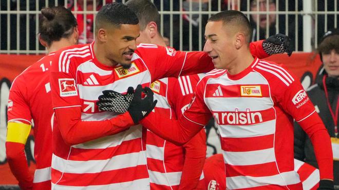 Union Berlin: Danilho Doekhi (l) und Marin Ljubicic (1. FC Union Berlin) bejubeln den 2:2-Ausgleichstreffer.