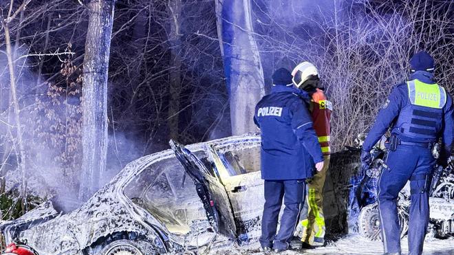 27-Jährige schwer verletzt: Eine 27-Jährige ist in Dorsten mit ihrem Auto von der Straße abgekommen und hat sich schwer verletzt.
