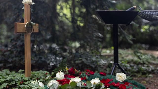 Zwischen Pietät und Prävention: Doppelte Leichenschau bei Ausfuhr ins Ausland bleibt Pflicht