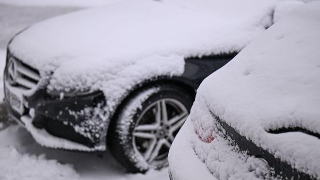 Amtliche Warnung: Der Deutsche Wetterdienst rät Fahrten, wenn möglich, zu vermeiden.