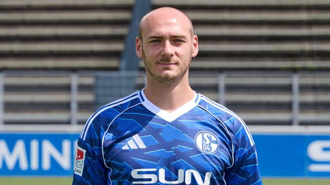 Schwere Verletzung: Henning Matriciani vom FC Schalke 04 hat sich einen Kreuzbandriss zugezogen. (Archivbild)