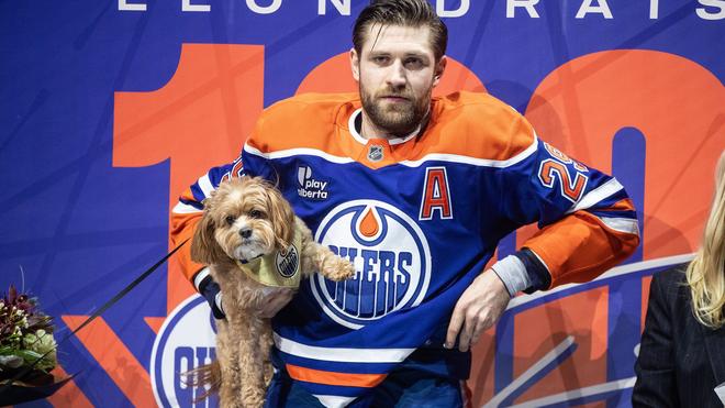 NHL: Leon Draisaitl mit seinem Hund Bowie.