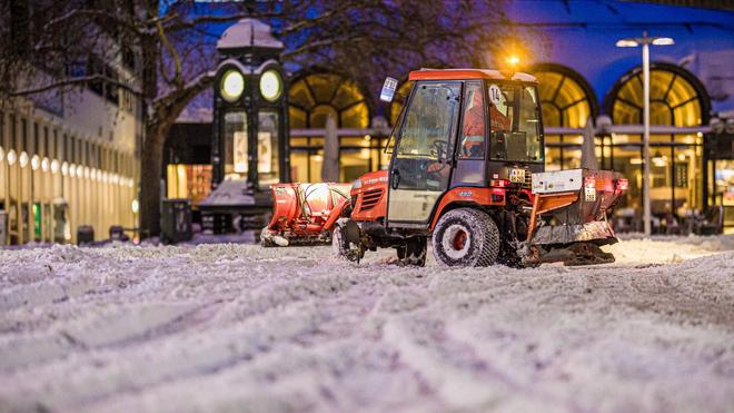 Winterwetter im Nordwesten: Für die Räumdienste gibt es viel Arbeit.