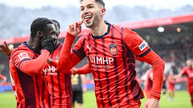 Fußball-Bundesliga: Pieringer begeistert mit Fallrückzieher - "Verrücktes Tor"