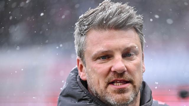 Fußball-Bundesliga: Sieglos-Serie: Fan-Banner gegen Köln-Coach Lukas Kwasniok