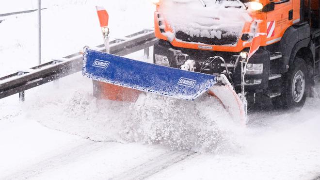 Verkehr: Ein Schneepflug ist im Nordschwarzwald verunglückt. (Symbolbild)