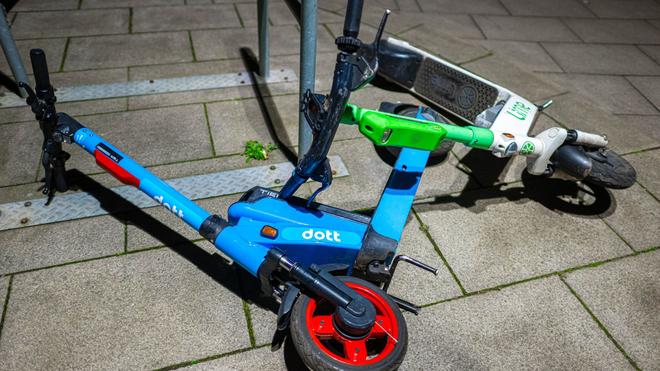 Mobilität: Einige Thüringer Städte begrenzen die Gesamtzahl der E-Roller im Stadtgebiet durch eine Sondernutzungserlaubnis.