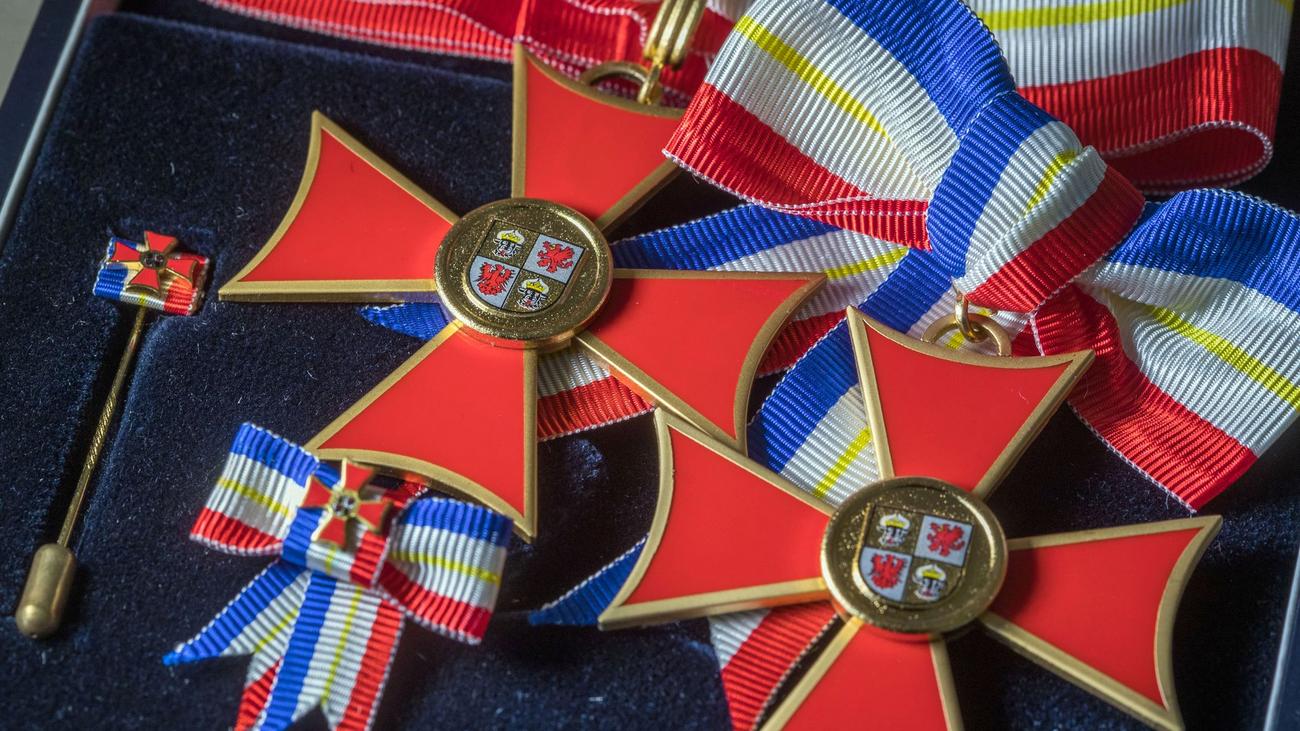 Auszeichnung: Drei Landesverdienstorden für besonderes Engagement