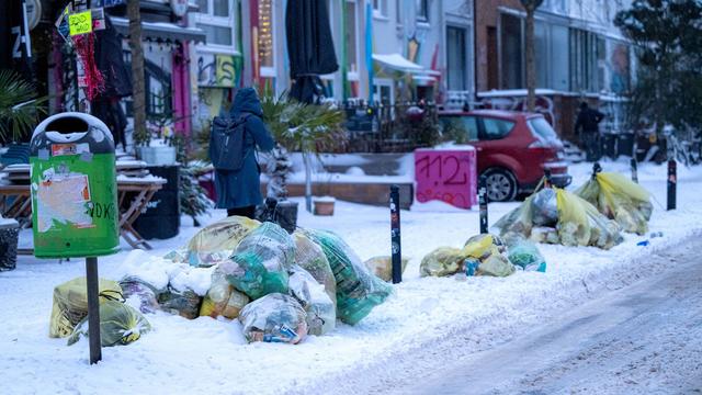 Wetter: Eis und Schnee stoppen Müllabfuhr in einigen Regionen