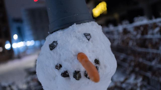 Streit im Schnee: Schlägerei nach Beschädigung von Schneemann