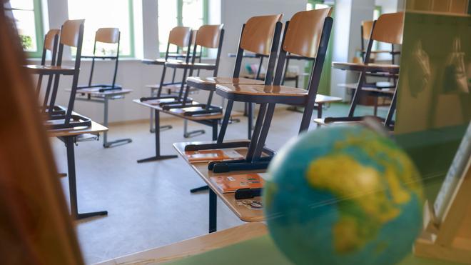 Schulen: Angesichts des winterlichen Wetters mit Schneefällen und Glatteiswarnungen des Deutschen Wetterdienstes kommt es an zahlreichen Schulen in Hessen zu Unterrichtsausfall und Distanzunterricht. (Symbolfoto)