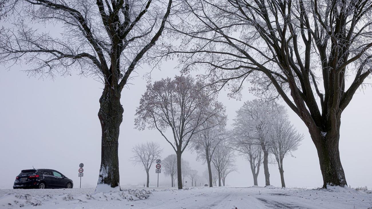 Tief "Gunda": Unwetterwarnung vor Glätte - viele Schulen geschlossen