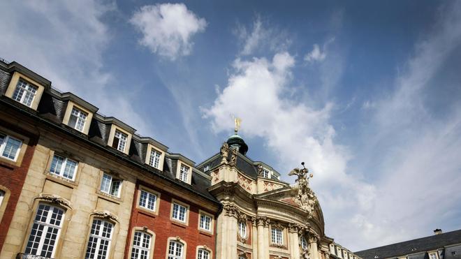Tarifkonflikt mit Auswirkungen: Mit Warnstreiks unter anderem an der Uni Münster will Verdi in den Tarifverhandlungen für die Beschäftigten der Länder den Druck erhöhen. (Archivbild)