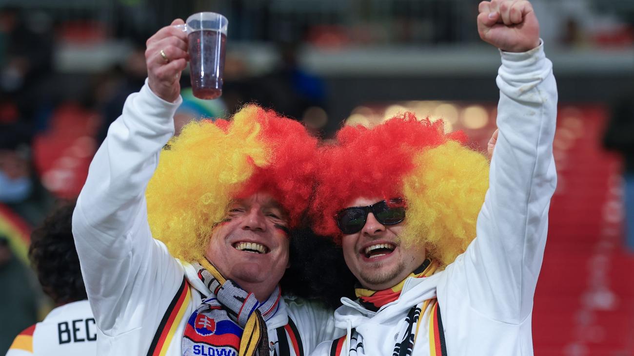 Fußball-Weltmeisterschaft: WM-Fans müssen schnell sein: Drittes Ticket-Fenster schließt