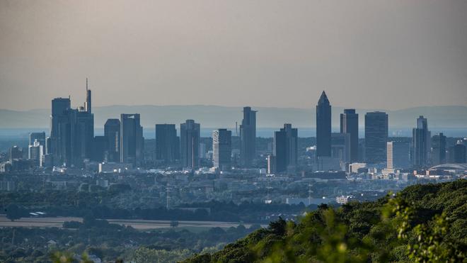 Finanzen: Der Umweltverband WWF kritisiert Banken für fehlende Klimaschutzbemühungen