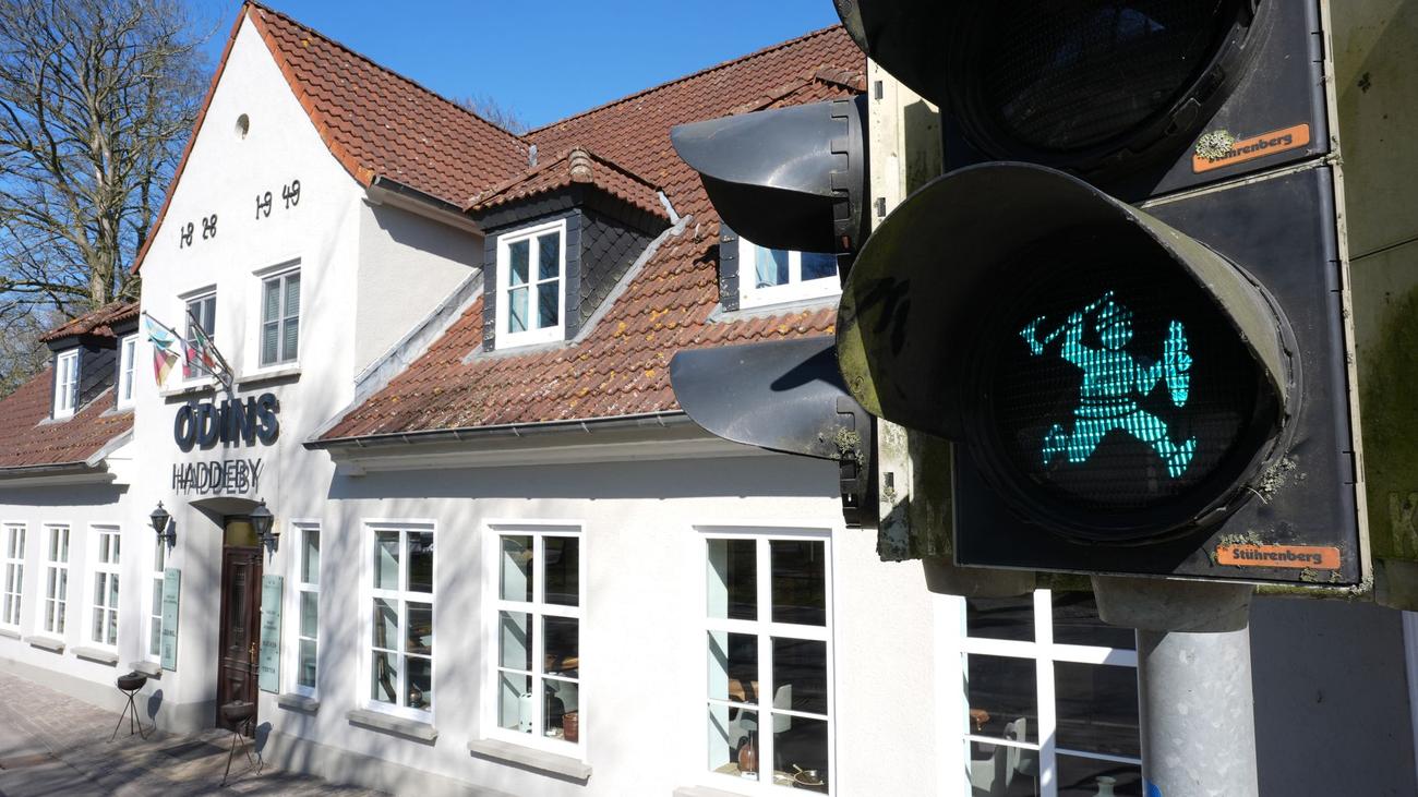 Zwei Standorte: Ampelmännchen mal anders – Sesamstraßen-Duo in Hamburg