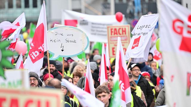 Tarifverhandlungen: Einschränkungen an Schulen und Ämtern wegen Warnstreiks