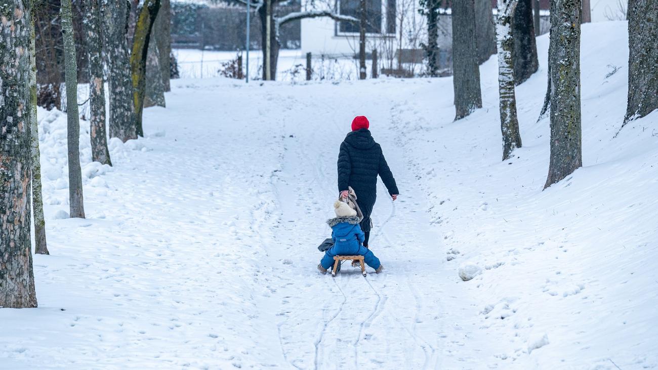 Wetter: Teilweise noch Glatteisgefahr - Entspannung in Sicht
