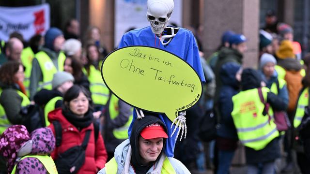 Folgen für Patienten: Hunderte Beschäftigte legen an Unikliniken Arbeit nieder