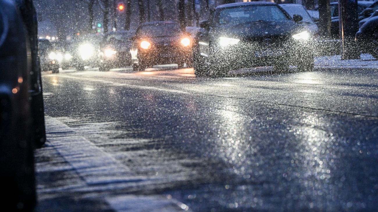 Unwetterwarnung: Wegen Glatteis-Warnung ist Vorsicht geboten