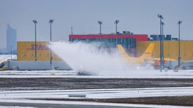 Flughäfen: Winterwetter bremst Flugbetrieb in Leipzig und Dresden nicht