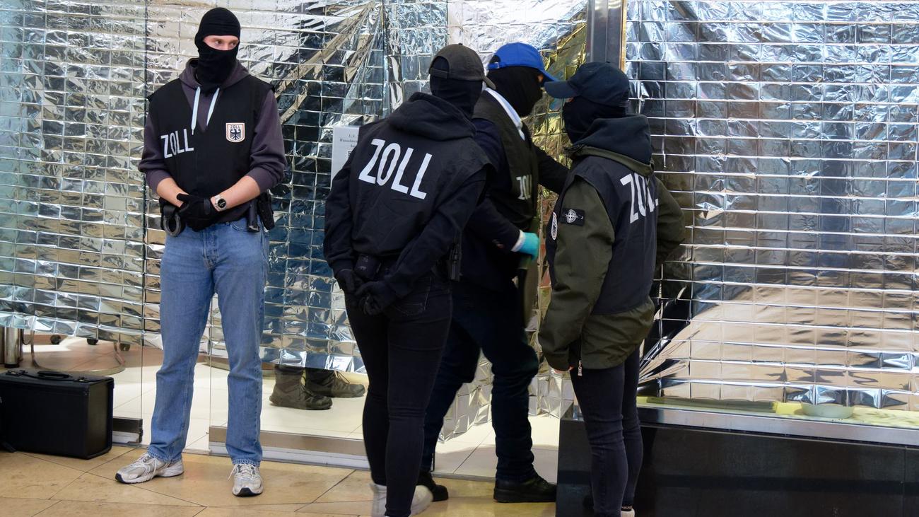 Schleuserkriminalität: Großrazzia gegen Schwarzarbeit in Nagelstudios