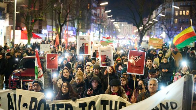 Massenproteste im Iran: Hunderte demonstrieren in Berlin für Freiheit im Iran