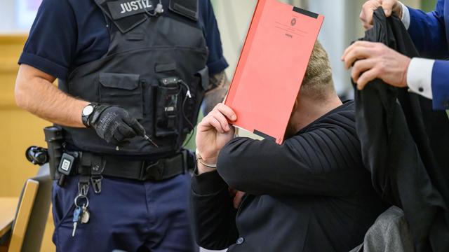 Zum Prozessbeginn: Nach Tod von Polizisten: Verteidiger beantragt Prozessende