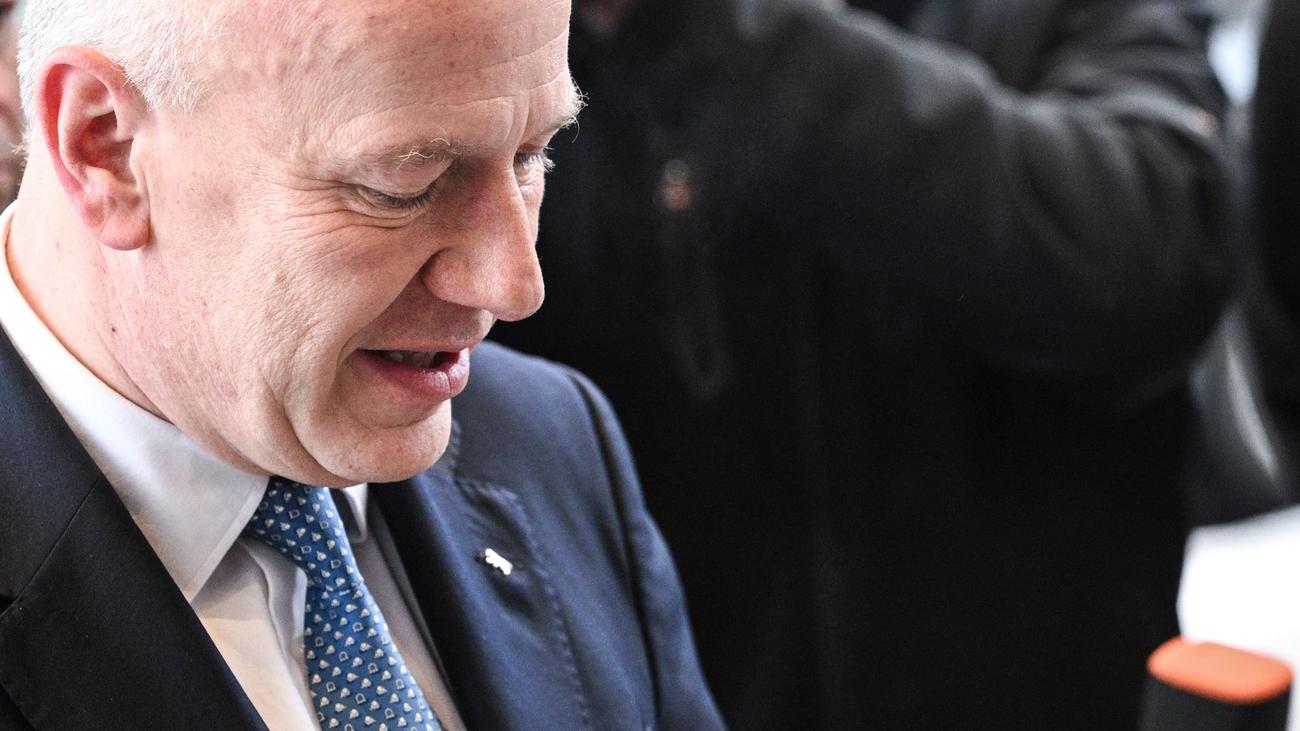 Wegner in der Kritik: Wegner: Handy ist immer griffbereit - auch beim Tennis