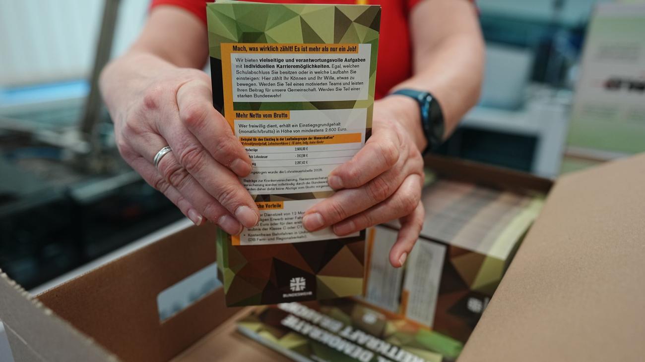 Verteidigung: Post vom Bund: Fragebögen zum Wehrdienst sind unterwegs
